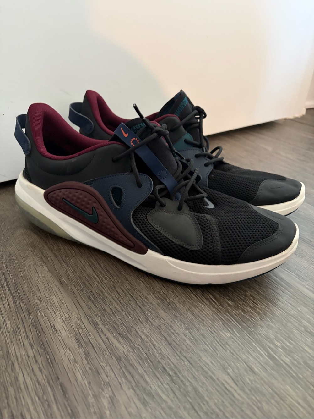 Nike Men’s Black Sneakers with Burgundy and Navy Accents Sz 12